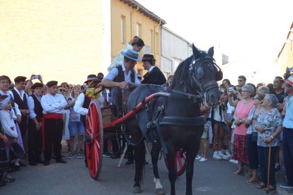 Boda tradicional paramesa en Pobladura de Pelayo García. ARMANDO MEDINA