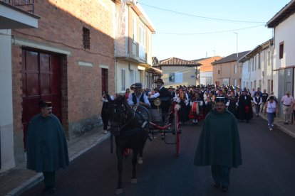 Boda tradicional paramesa en Pobladura de Pelayo García. ARMANDO MEDINA
