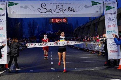Alicia Álvarez, ganadora en la absoluta de 7 km de la categoría femenina. MIGUEL F. B.