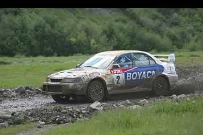 Aunque la lluvia no hizo acto de presencia, la humedad de días anteriores se dejó notar en el trayecto, embarrado en algunos tramos.
