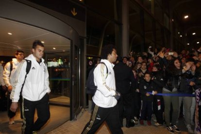 Marcelo se dirige al autobús. | Jesús