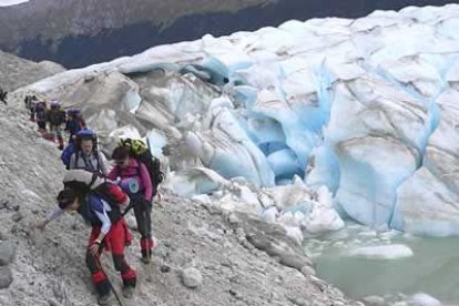 Los escaladores pudieron conocer lugares mágicos, en los que el hielo adquiere tonalidades imposibles, así como descubrir zonas inéditas para el resto de la humanidad.
