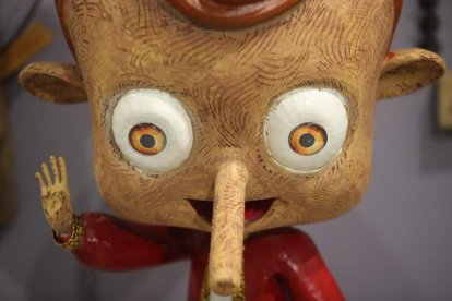 Pinocho, La Bella y la Bestia, Shrek, Cenicienta, La Bella Durmiente, Alicia en el País de las Maravillas y Caperucita Roja son algunos de los cuentos integrados
en la exposición del Museo Munic de Carracedelo y recogidos en este conjunto de imágenes que permiten aproximarse a una propuesta única de grandes escenografías y esculturas digitales, libros ilustrados históricos y mucho más.   L. DE LA MATA