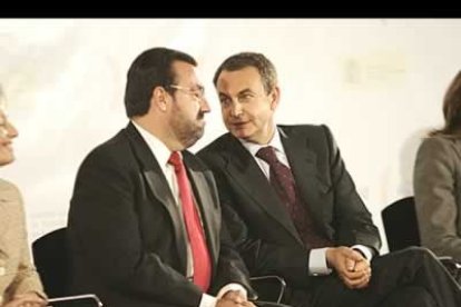 Miguel Carballeda señaló que la Ley supondrá «una contribución importante desde España para conseguir una Europa más equitativa e igualitaria». Los proyectos anunciados hoy, dijo, derivarán en una mejora de la calidad de vida de los ciudadanos. Tampoco quiso perder la oportunidad de hacer un llamamiento «al tren que nos integra». «Somos conscientes de la sensibilidad del Gobierno pero necesitamos un empuje», concluyó.