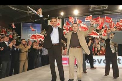 Por la tarde, el presidente participó en un mitin electoral para apoyar la candidatura a la Alcaldía de León de Francisco Fernández.