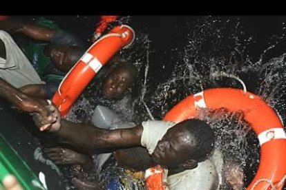 El drama de la inmigración motivó esta fotografía, distinguida en la categoría de noticias.