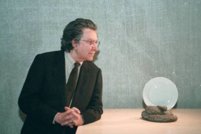 Tàpies, en la presentación de una sala de reflexión en la Universitat Pompeu Fabra, en 1996. Foto: PEPE ENCINAS