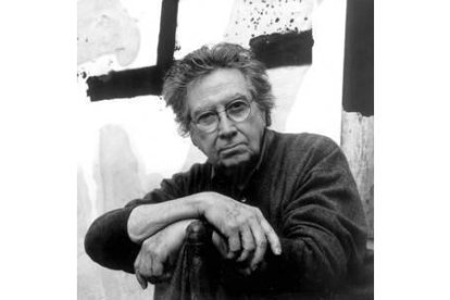 Tàpies posa para el suplemento especial de los 25 años de EL PERIÓDICO, en el 2003. Foto: EL PERIÓDICO