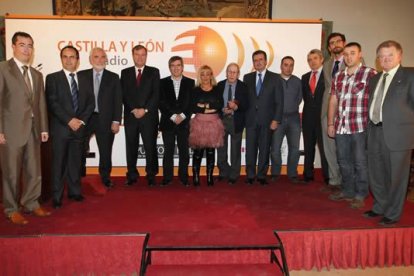 Juan Francisco Martín, Florencio Carrera, Juan Pedro Aparicio, Antonio Silván, Francisco Fernández, Isabel Carrasco, Luis García Zurdo, José Luis Ulibarri, Javier Méndez Benéitez, Miguel Martínez, Trimiño, Miguel Méndez Benéitez y Jesús Fernández | Ramiro