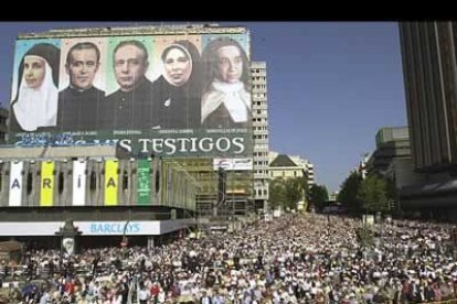 La misa de canonización de Pedro Poveda, José María Rubio, Genoveva Torres, Ángela de Cruz y Maravillas de Jesús se prolongó durante casi tres horas.
