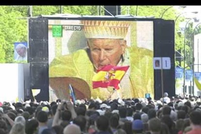 Durante la larga ceremonia, el Papa dio muestras de una buena fortaleza física.