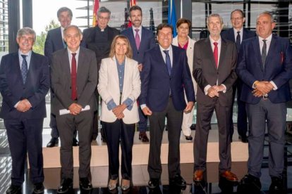 El rector de la ULE (izquierda), junto a sus homólogos de las universidades de la Comunidad y los consejeros Lucas y Fernández Carriedo. ICAL