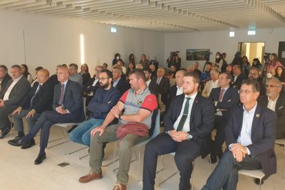 Público asistente a la presentación del proyecto de Torneros, ese lunes en San Marcos. DL