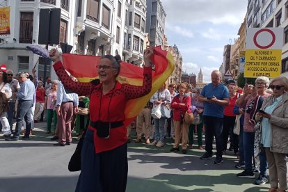 Concentración en León en protesta por las cesiones de Sánchez a Puigdemont. DL