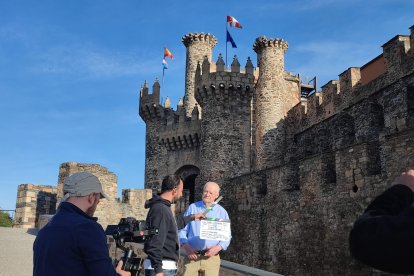 El historiador Vicente Fernández, durante el rodaje del documental de Discovery Channel. DL