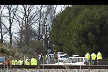 Desde las 11.30 horas no sale ningún AVE desde Sevilla ni desde Madrid y al menos una decena de trenes están parados.