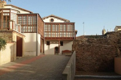 Parte trasera de la casa. DL