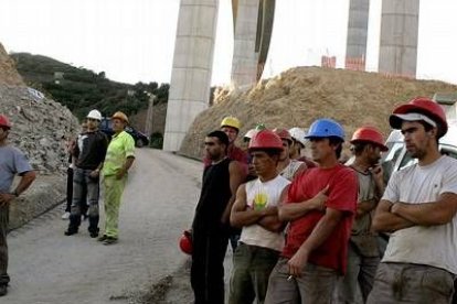 La suerte hizo que la tragedia no fuese aún mayor, ya que en el momento del derrumbe casi toda la plantilla se encontraba en la escarpada zona.
