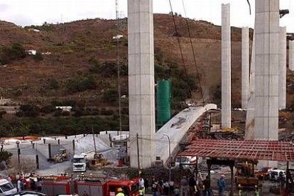 El desprendimiento de la plataforma causó tal estruendo que muchos de los habitantes de Jete, localidad más cercana al lugar, creyeron que se trataba de una bomba.