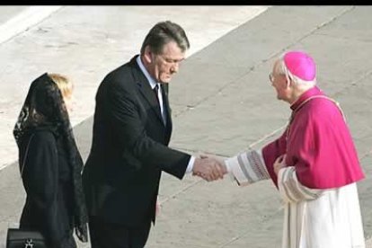 Mandatarios de todo el mundo asisten al funeral, en la foto el Presidente de Ucrania, Viktor Yushchenko.