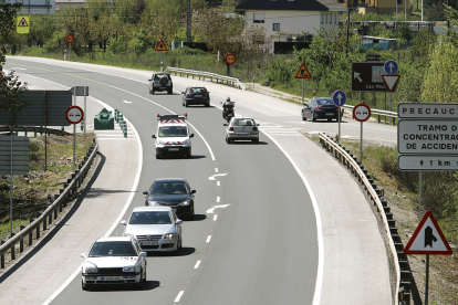 La autovía A-76 enlazará con la A-6 en esta zona de Villamartín de la Abadía (Carracedelo). ANA F. BARREDO