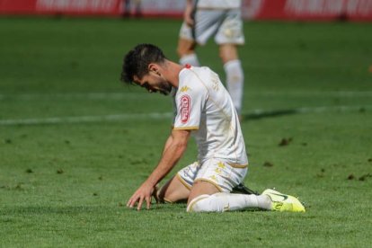 El equipo leonés lo intentó todo pero careció de profundidad ante la meta rival. MIGUEL F. B.
