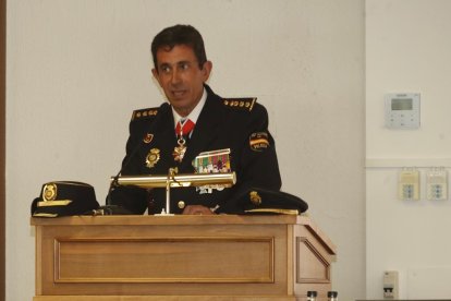 Acto de la policía nacional y entrega de madallas en el dia de los Ángeles Custodios. RAMIRO