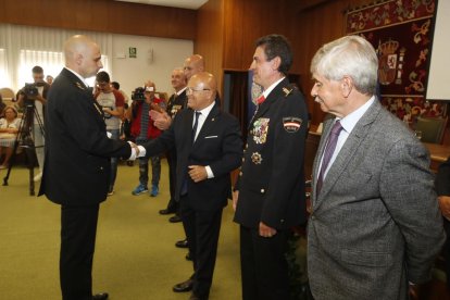 Acto de la policía nacional y entrega de madallas en el dia de los Ángeles Custodios. RAMIRO