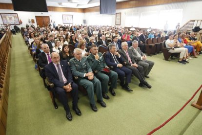 Acto de la policía nacional y entrega de madallas en el dia de los Ángeles Custodios. RAMIRO