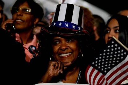 Los seguidores de Obama, emocionados tras conocerse la amplia victoria de su candidato.