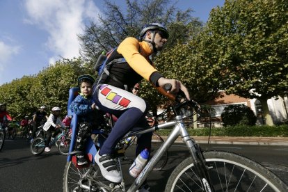 Participantes en el Día de la Bici. FERNANDO OTERO