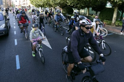 Participantes en el Día de la Bici. FERNANDO OTERO
