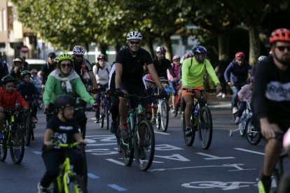 Participantes en el Día de la Bici. FERNANDO OTERO
