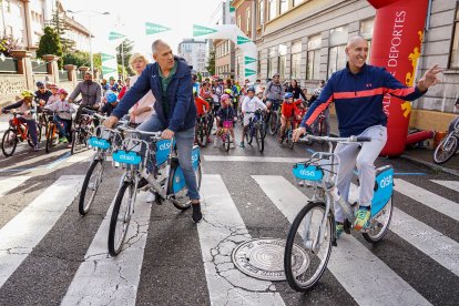 Celebración del Día de la Bici en León. CAMPILLO