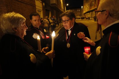 Procesión del Santo Cristo del Camino en la noche del Martes Santo en Flores del Sil (Ponferrada)