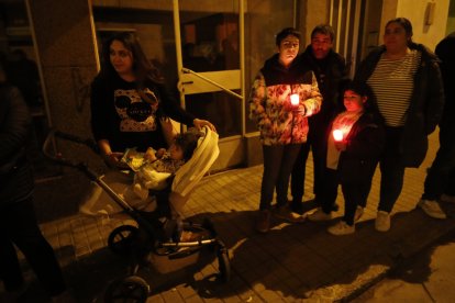 Procesión del Santo Cristo del Camino en la noche del Martes Santo en Flores del Sil (Ponferrada)