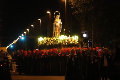 Procesión del Santo Cristo del Camino en la noche del Martes Santo en Flores del Sil (Ponferrada)