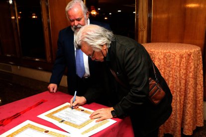 El tradicional Cocido Maragato de la Casa de León en Madrid, con el que se rindió homenaje a los más veteranos de la institución. BENITO ORDÓÑEZ