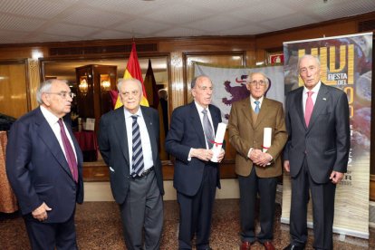 El tradicional Cocido Maragato de la Casa de León en Madrid, con el que se rindió homenaje a los más veteranos de la institución. BENITO ORDÓÑEZ