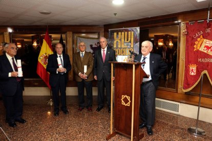 El tradicional Cocido Maragato de la Casa de León en Madrid, con el que se rindió homenaje a los más veteranos de la institución. BENITO ORDÓÑEZ