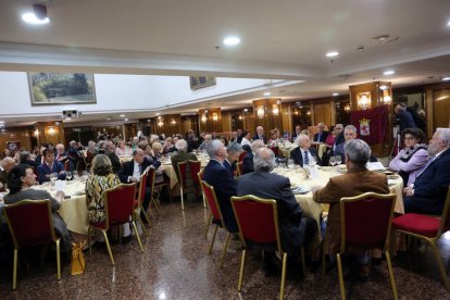 El tradicional Cocido Maragato de la Casa de León en Madrid, con el que se rindió homenaje a los más veteranos de la institución. BENITO ORDÓÑEZ