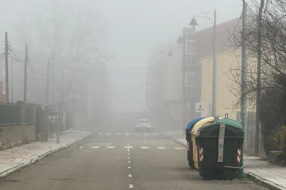 Bancos de niebla en León este domingo. DL