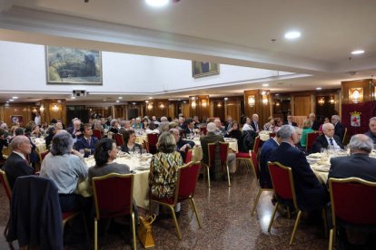 El tradicional Cocido Maragato de la Casa de León en Madrid, con el que se rindió homenaje a los más veteranos de la institución. BENITO ORDÓÑEZ