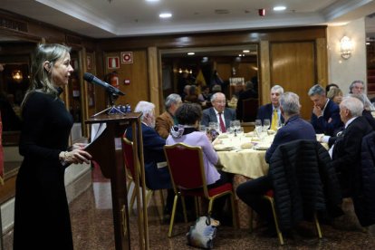 El tradicional Cocido Maragato de la Casa de León en Madrid, con el que se rindió homenaje a los más veteranos de la institución. BENITO ORDÓÑEZ