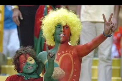 La selección anfitriona está que no para. Y eso se refleja en su afición. En las semifinales, se caracterizaron por los maquillajes. Cuerpo y cara, se cubrieron por banderas cutres o pinturas muy elaboradas.