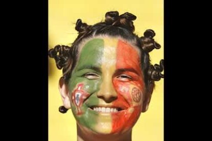 Y por último esta chica. Que, aunque se le cae la pintura a chorretones, el punto de los moñitos queda de lo más glamuroso.