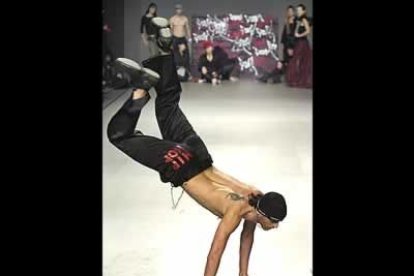 La diseñadora ofreció una puesta en escena basada en el movimiento hip-hop.