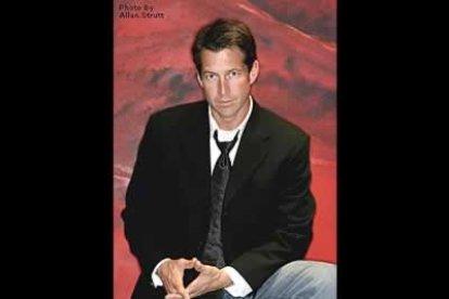 Tiene 41 años, es padre de un hijo y empezó a actuar más bien tarde, a los 28. Antes era vendedor en Nashville.