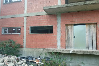 Son ventanas de grandes dimensiones que ya habían sido colocadas. DL