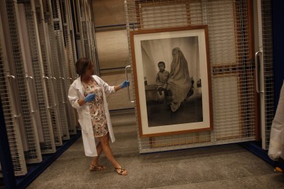Las obras que guarda el Musac en el almacén. JESÚS F. SALVADORES